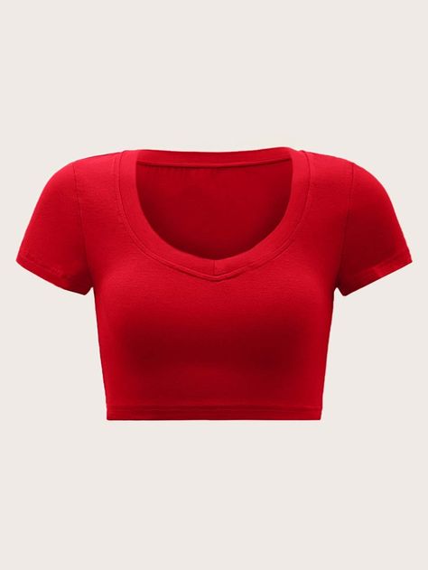 Red Crop Top, Red Tank Tops, Looks Chic, Slim Fit Shorts, Women T Shirts, Red Shirt, Crop Tee, Cute Casual Outfits, Top Trends