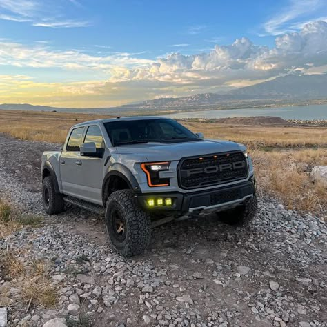 Ford Raptor 2017, Aesthetic Car Accessories, Bridemaids Hairstyles, Tokyo Drift Cars, Hd Photography, Ford F150 Raptor, Ford Ranger Raptor, Rolls Royce Wraith, Tokyo Drift