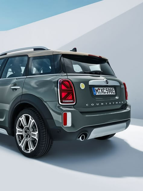 Mini Countryman Jcw, Mini Countryman 2024, Mini Cooper Suv, Mini Countryman Accessories, Mini Cooper Country, Car Tattoo Design, Countryman Mini, New Mini Countryman, Car Stunt