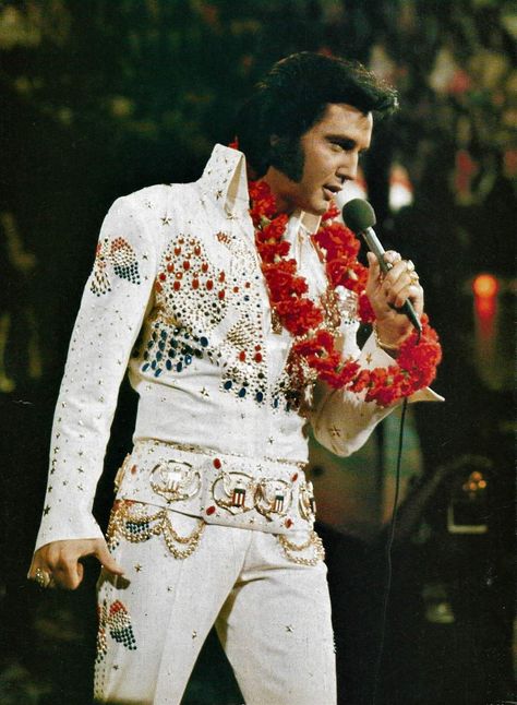 Elvis Presley Last Concert, Elvis Presley Hawaii, Elvis Tattoo, Elvis Aloha From Hawaii, Elvis Costume, Elvis Presley Albums, Elvis Presley Concerts, Elvis Presley Priscilla, Elvis Jumpsuits