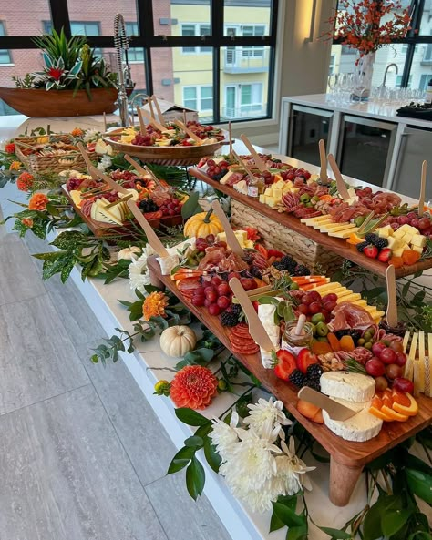 Grad graze 🎓 #2022grad | Instagram Elevated Grazing Table Ideas, Cheese Buffet Display, Bridal Shower Graze Table, Outdoor Charcuterie Table, Wedding Veggie Tray, Summer Grazing Table Ideas, Charcuterie Wedding Display, Bbq Food Display, Graze Table Ideas