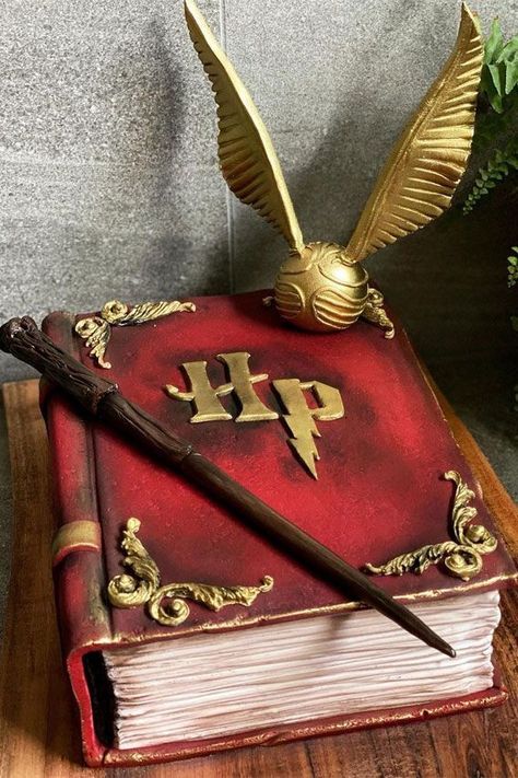 Harry Potter Cake Designs, Harry Potter Book Cake, Harry Potter Birthday Cake Ideas, Tort Harry Potter, Harry Potter Theme Cake, Harry Potter Desserts, Gateau Harry Potter, Hery Potter, Harry Potter Theme Birthday