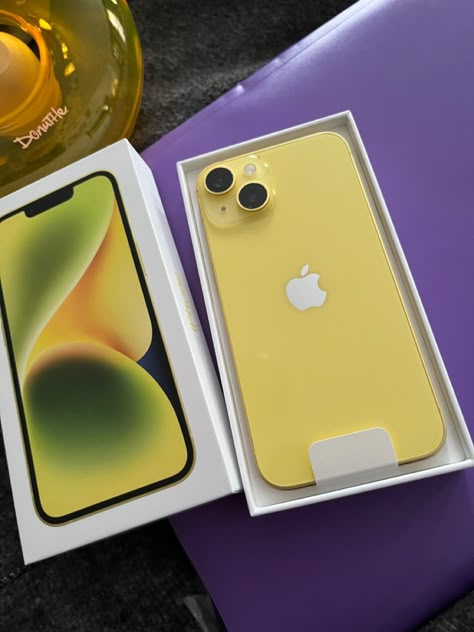 Iphone 11 Yellow, Apple Products Iphone, Escuela Diy, Eco System, Iphone S, All Things Yellow, Electronic Appliances, College Courses, Iphone Watch