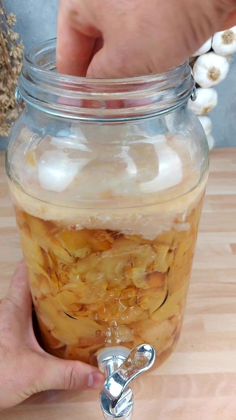 Apple Cider Vinegar Mother, Diy Canning, Make Apple Cider Vinegar, Apple Cider Vinegar Recipes, Vinegar Drinks, Vinegar Uses, Red Grapes, White Vinegar, Banana Bread Recipes