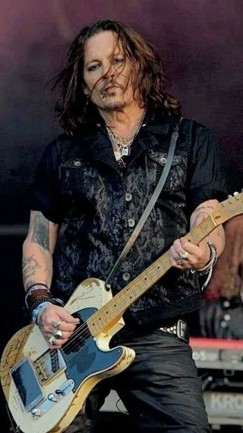 Johnny Depp doing what he loves #music #guitarist #legend #musician #depp #johnnydeppforever #hollywoodvampires Johnny Depp 90s Style, Johnny Depp Guitar, Johnny Depp Chocolat, Johnny Depp Music, Johnny Depp Images, Christ Tattoo, Johnny Depp Style, Woof Woof Bark Bark, Guitar Man