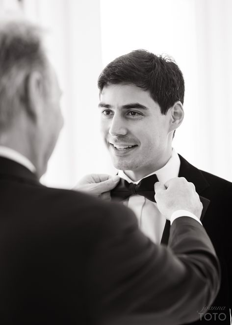 Best Man Photo Ideas, Groom With Parents Pictures, Groom And Groomsmen Photo Ideas, Father Groom Photos, Father Of The Groom Photos, Groomsman Poses Photo Ideas, Father And Son Getting Ready Wedding, Bestman And Groom Photos, Father And Son Wedding Pictures