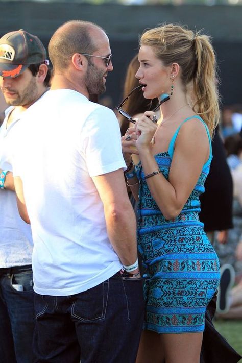 جيسون ستاثام, Jason Statham Rosie Huntington, Rosie And Jason, Jason Statham And Rosie, Red Dress Makeup, Rosie Huntington, Celebrity Lifestyle, Jason Statham, Gisele Bundchen