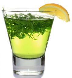 Using microgreens in cocktails is just 1 of 11 recipe ideas. Using microgreens in foods is a great way to boost your meals with nutrients. #microgreens #microgreenRecipe Absinthe Cocktail Recipes, Goat Cheese Omelette, Cleansing Juice, Microgreens Recipe, Raspberry Mojito, Nutrition Classes, Growing Microgreens, Nutritious Diet, Roasted Broccoli