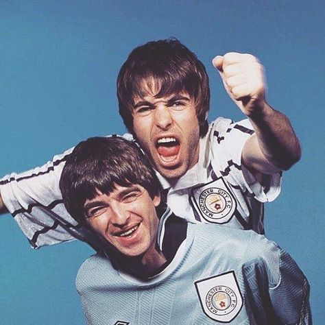 Noel And Liam Gallagher, Oasis Album, Liam Gallagher Oasis, Oasis Band, Liam And Noel, Damon Albarn, Noel Gallagher, Liam Gallagher, Brotherly Love