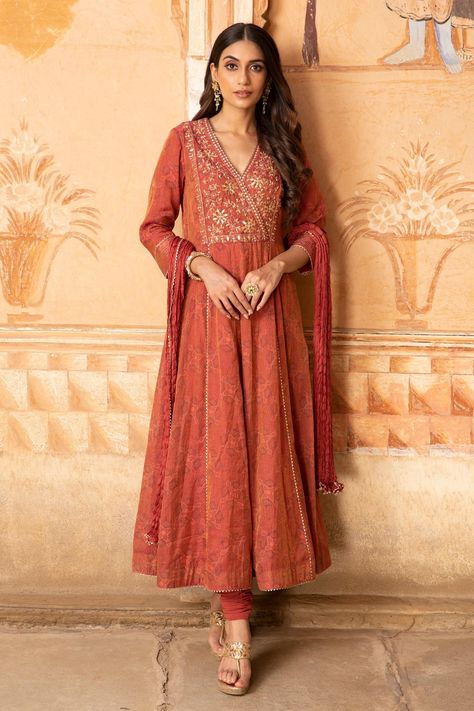 Buy Kritika Dawar Red Tissue Chanderi Anarkali Set Online | Aza Fashions Black Pakistani Dress, Red Anarkali, Kurta Patterns, Embroidered Anarkali, Indian Party Wear, Elegant Dresses Classy, Net Dupatta, Indian Fashion Designers, Silk Dupatta