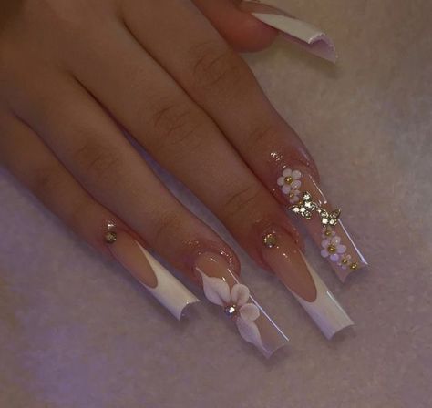 Medium Length Nail Ideas With Rhinestones, Coffin Latina Nails, French Tip Latina Nails, Mexican Baddie Nails, Nail Design Light Blue, Latina Baddie Nails, Nails With Names On Them, Princess Nails Acrylic, Nail Design Hot Pink