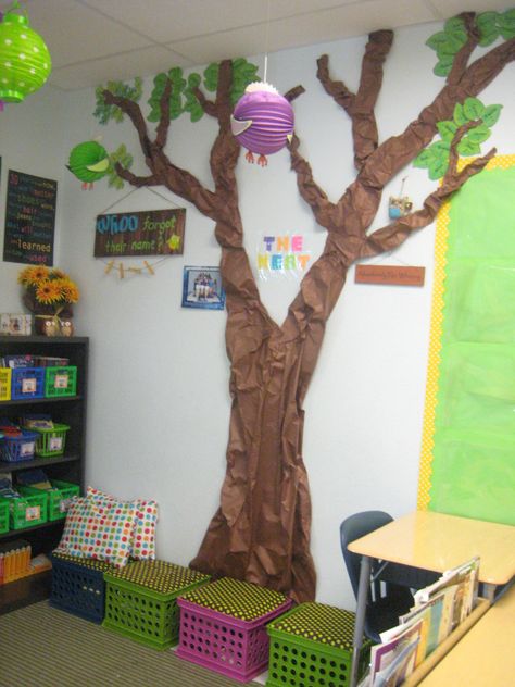 tree made from butcher paper. Leaves have names of students from past years. Butcher Paper Tree, Tree Out Of Butcher Paper, Butcher Paper Tree Classroom, How To Make A Tree Out Of Butcher Paper, Craft Paper Tree On Wall, Paper Tree For Classroom Wall, Classroom Family Tree, Paper Tree Classroom, Classroom Tree