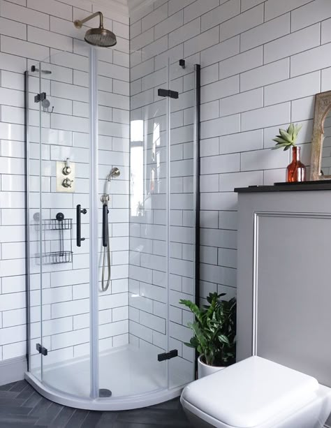 Small Shower Ideas: Inspiration and Helpful Advice | Hunker Small Shower Ideas, Small Shower Stalls, Small Shower Room, Bathroom Improvements, Small Shower, Small Showers, Bad Inspiration, Small Bathroom Makeover, Bath Bathroom