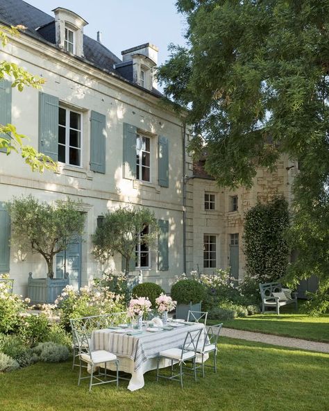 French Countryside Aesthetic Interior, Best Front Door Colors, French Provincial Home, Old Money House, Best Front Doors, Cotswolds Cottage, Mansion Exterior, French Style Homes, French Architecture