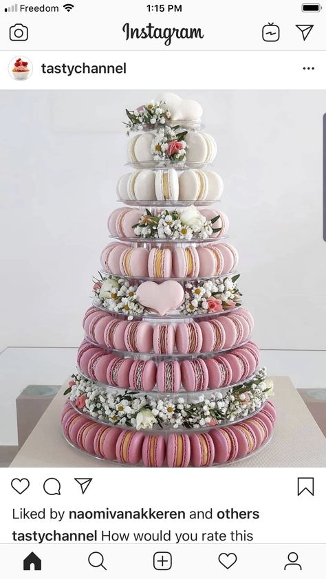 Macaron Instagram, Macaroons Wedding, Macaroon Wedding Cakes, Macaroon Tower, Sweets Photo, Flower Cafe, Macaron Tower, Throwing A Party, Macaron Cookies