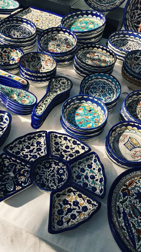 Crockery Design, Tafel Decor, Ceramic Dinnerware Set, Antique Dishes, Keramik Design, Ceramic Dinnerware, Dream House Decor, Polish Pottery, Pottery Painting