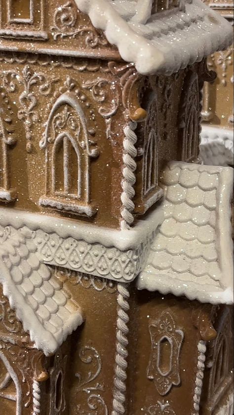 Gingerbread House Aesthetic, Gingerbread Aesthetic, Angelina Core, House Cookies, Gingerbread House Cookies, Gingerbread Village, Christmas Dreaming, Winter Mood, House Aesthetic