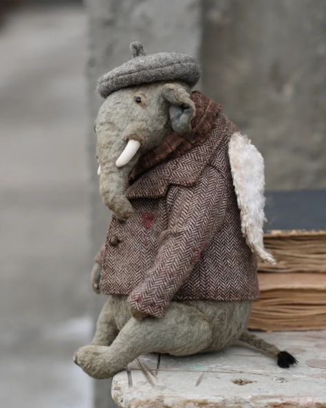 Animal Art Doll, Textile Sculpture, Needle Felting Projects, Fabric Toys, Vintage Teddy Bears, Art Dolls Handmade, Paper Clay, Soft Sculpture, Felt Dolls