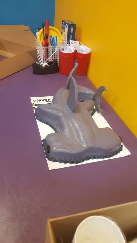 Hammerhead Shark Cake Hammerhead Shark Cake, Rio Birthday Parties, 2015 Halloween Costumes, Ocean Birthday Party, Shark Cake, Prince Party, Ocean Birthday, Hammerhead Shark, Shark Birthday Party