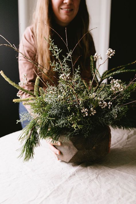 How to Make a Foraged Evergreen Centerpiece for Your Winter Table Winter Foliage Arrangements, Foraging Christmas Decor, Christmas Dried Flower Arrangements, Foraged Centerpiece, Evergreen Centerpiece, Apres Party, Farm Workshop, Woodland Christmas Theme, Christmas Floral Arrangements Diy