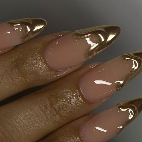 Melted Gold Nails, Metallic Nails Gold, Gold Drip French Tip Nails, Nails Gold Detail, Dripping Gold Nails, Chrome Drip Nail Art, Gold Drip Nails, Liquid Metal Nails, Ball Nails