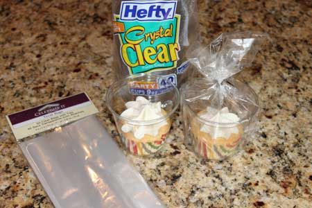 simple packaging for cupcakes when you don't have a cupcake carrier to put them in. Great idea. Individually Wrapped Cookies, Vanilla Bean Cupcakes, Cupcake Packaging, Cupcake Carrier, Cupcake In A Cup, Simple Packaging, Easy Cupcakes, Bake Sale, Baking Tips