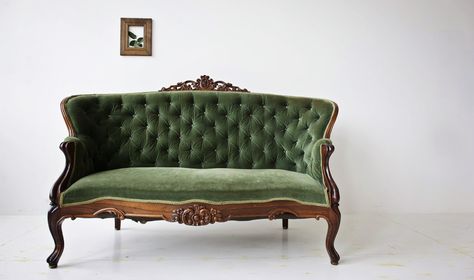 .... Victorian Couch, Victorian Settee, Vintage Settee, Victorian Sofa, Green Couch, Green Furniture, Antique Sofa, Victorian Furniture, Victorian Decor