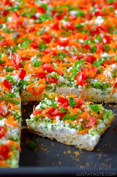 Veggie Bars Recipe, Crescent Roll Veggie Pizza, Appetizers Vegetarian, Veggie Bars, Crescent Roll Pizza, Healthy Appetizer, Just A Taste, Mini Pizzas, Crescent Roll Recipes