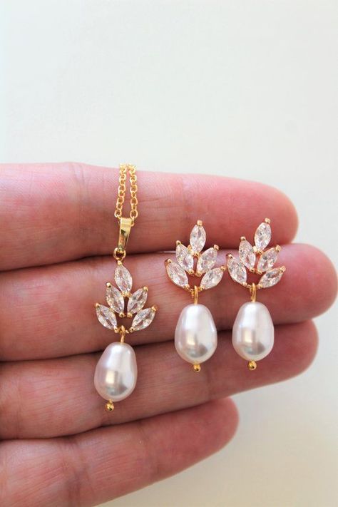 Pearl Drop Earrings Bridal, Earrings Pearl Drop, Pendent Set, Bridal Jewelry Necklace, Earrings Necklace Set, Jewelry Advice, Bridal Earrings Drop, Jewelry Brands, Deco Earrings