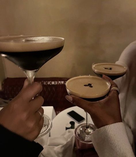 Golden Brunette, Expresso Martini, Most Popular Cocktails, Jazz Bar, Cocktail Mix, Jazz Club, Martini Cocktail, Espresso Martini, Brown Aesthetic