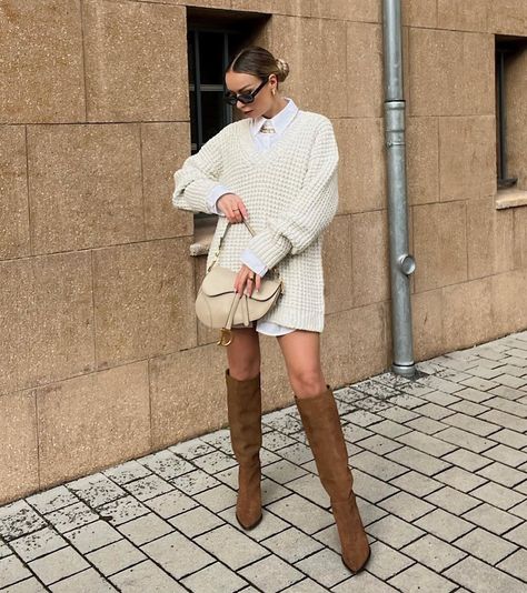 OLGA LI📍 BERLIN on Instagram: “Wish you a peaceful Monday 🕊🤎 Outfit details⬇️: ▪️Pullover ref. 6873/06 ▪️Leather Boots ref. 2006/910 Dont forget to save the post💾 . . .…” Brown Suede Boots Outfit, Suede Boots Outfit, Heels Boots Outfit, Brown Boots Outfit, Fall Boots Outfit, Knee Boots Outfit, Suede Knee High Boots, High Boots Outfit, Brown Knee High Boots