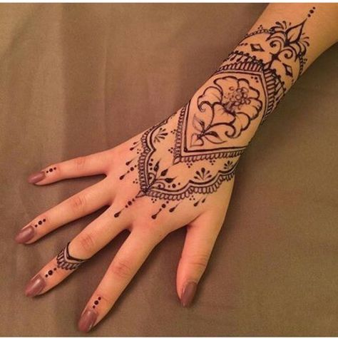 Indian Hand Tattoos For Women, Ladies Hand Tattoos, Tattoo Sleeve Girl, Henna Tattoo Sleeve, Henne Tattoo, Mandala Henna, Mandala Hand Tattoos, Henna Inspired Tattoos, Girls With Sleeve Tattoos