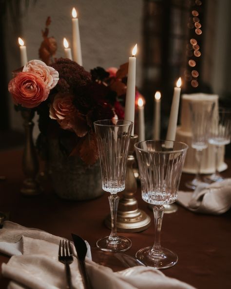 Crisp romance in all of its glory this fall…⁠ ⁠ Planning a 2025 fall wedding? Save this post for inspiration for creating your dream day!⁠ #fallweddings #fallweddinginspiration #fallweddingseason #fallweddingflowers #fallweddinginspo #autumnwedding #autumnweddings #autumnweddinginspiration #wedding2025 #2025bride Autumn Wedding Ceremony, Tablescapes Fall, Tablescapes Wedding, Fall Wedding Table Decor, Wedding Welcome Table, Fall Planning, Fancy Wedding Cakes, Fall Wedding Decor, Setting Table