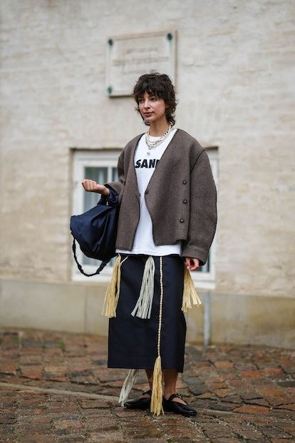 Brown And Brown Outfit, White Tee Outfit, Skirts For Fall, White Tees Outfit, Sagittarius Sun, Autumn Lookbook, Copenhagen Street Style, Latest Summer Fashion, Outfit Street