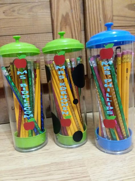 Dollar store straw dispensers turned pencil holders Diy Teacher Pencil Holder, Straw Dispenser Pencil Holder, Teacher Pencil Holder, Addi Projects, Classroom Decals, Teachers Gift Ideas, Cricut Classroom, Secret Pal Gifts, Straw Dispenser