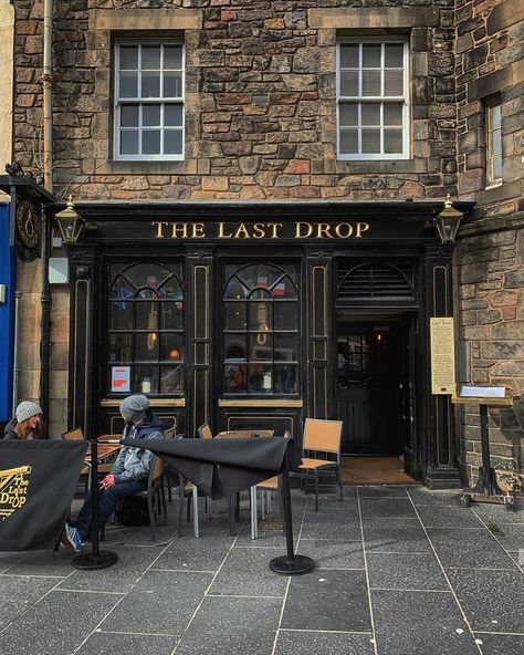 The Last Drop Pub, Edinburgh, Scotland Edinburgh Pub, Edinburgh Grassmarket, Grassmarket Edinburgh, Library Painting, Edinburgh Food, Old Town Edinburgh, Hearts Entwined, Storefront Signs, Streamer Dr