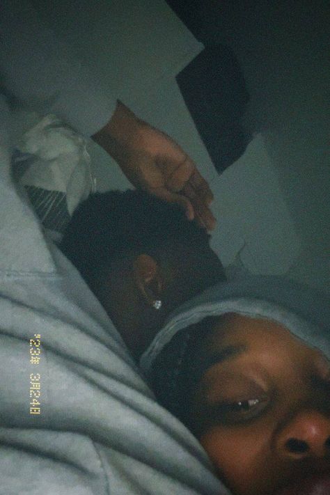 Boyfriend Laying On You, Laid Up With Bae Pictures No Face, Private Boyfriend Black, Cute Boyfriend Goals Pictures, Black Couple Picture Ideas, Cute Couple Pics Black, Fake Couple Pics, Fake Boyfriend Pictures No Face, Boyfriend And Girlfriend Pictures