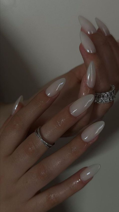 Old Money Nails, White Chrome Nails, Money Nails, Holiday Nails Winter, Pink Nail Colors, August Nails, Milky Nails, Nails Winter, Pearl Nails