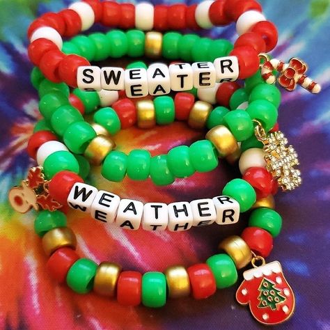 Xmas Kandi Bracelet Set (Green/Red) - Describes theme, style, and color 🌟 #EDCKnifeBeads #KnifeAccessories #EverydayCarry #EDC #GearCustomization #TacticalBeads #ParacordBeads #HandcraftedBeads #ArtisanBeads #KnifeCollecting #KnifeEnthusiast #GearUpgrade #UniqueBeads #FunctionalArt Bff Bracelet Ideas, Xmas Bracelets, Christmas Beaded Bracelets, Sweater Weather Christmas, Festival Kandi, Kawaii Kandi, Pony Bead Jewelry, Kandi Bracelet Ideas, Bff Bracelet