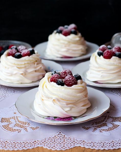 Indulge in the perfect blend of tangy and sweet with these Lemon Berry Mini Pavlovas. These delightful treats feature a crisp meringue shell filled with luscious lemon curd and topped with a medley of fresh berries. Ideal for a summer gathering or a special dessert, these mini pavlovas are as beautiful as they are delicious. Easy to make and sure to impress, they offer a refreshing burst of flavor in every bite. Treat your taste buds to this elegant and irresistible dessert. Mini Pavlova Ideas, Pavlova Easy, Mini Pavlovas, Meringue Pavlova, Christmas Dessert Table, Mini Pavlova, Pavlova Recipe, Food Tech, Special Desserts