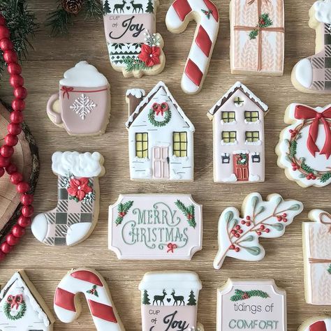 Joy Cookies Decorated, Christmas House Cookies, Merry Christmas Cookies, Cookie Recipes Decorating, School Holiday Party, Christmas Sugar Cookies Decorated, House Cookies, Food Decorating, Cookie Sticks