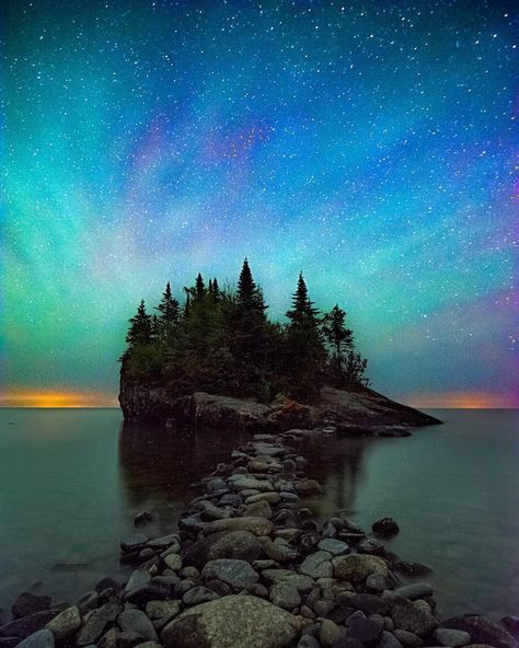 BEAUTIFUL DESTINATIONS on Instagram: “Find this bustling town on the shores of Lake Superior 💙 (📷: @t.brastad)” Minnesota Nature, Grand Marais Minnesota, Minnesota Photography, Minnesota Winter, Minnesota Travel, Best Nature Images, Grand Marais, Night Sky Photography, Location Photography