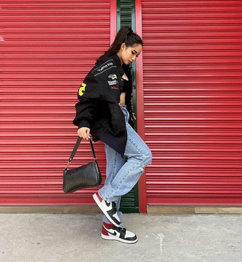 Red Air Jordan 1 Outfit Women, Red Jordans Outfit For Women, Black Jordans Outfit, Red Air Jordan 1 Outfit, Sneaker Aesthetic, Red And White Jordans, Air Jordan 1 Outfit Women, Panda Outfit, Air Jordan Outfit