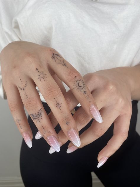 Spiritual Dainty Tattoos, Libra Tattoo On Finger, Nail Bed Tattoo, Faded Finger Tattoo, Bohemian Hand Tattoos, Pretty Hand Tattoos For Women Simple, Minimal Hand Tattoos For Women, Pinky Tattoos For Women, Delicate Finger Tattoo