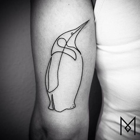 He can create anything with a single line. Continuous Line Tattoo, Tricep Tattoos, Mo Ganji, Penguin Tattoo, Tato Minimal, One Line Tattoo, Kunst Tattoos, Single Line Tattoo, Tattoo Zeichnungen