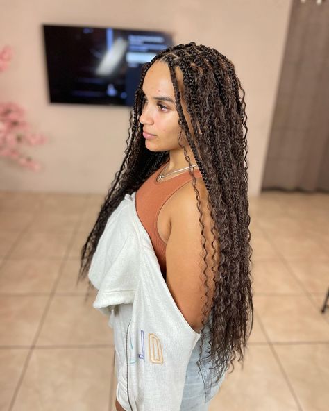 Elevate your style with smedium knotless braids! Discover this trendy and versatile hairdo in our latest article. Perfect for any occasion! Click the article link for more photos and inspiration like this // #bohemianbraids #boxbraids #fauxlocs #goddessbraids #knotlessbraids #knotlessbraidswithcurls #locs #longknotlessbraids Knotless Goddess Braids, Goddess Knotless Braids, Goddess Knotless, Knotless Braids Hairstyles, Goddess Braid Styles, Scalp Braids, Halo Braid, Bohemian Braids, Colored Braids