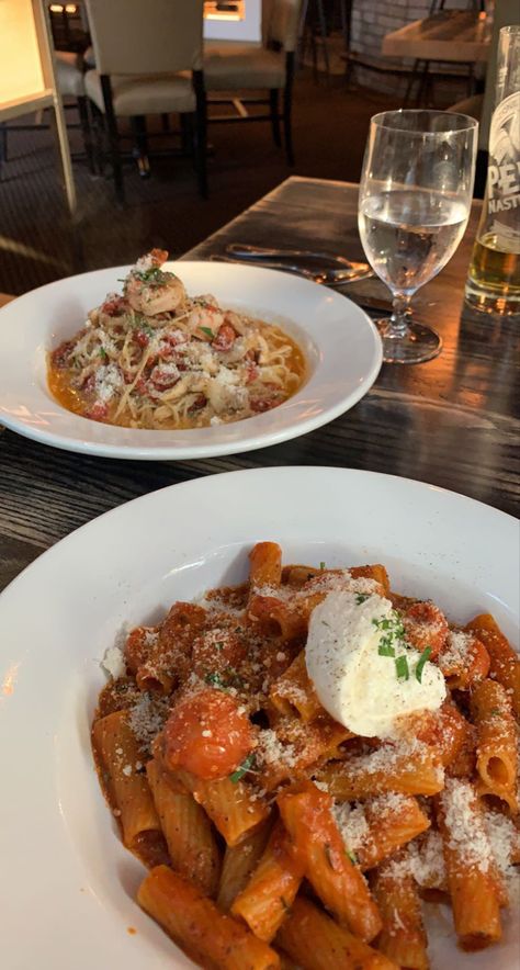 Food With Boyfriend, Dinner For Two Aesthetic, Making Dinner Aesthetic, Pasta Astethic, Fancy Pasta Aesthetic, Birthday Dinner Ideas At Home, Fancy Pasta Dishes Aesthetic, Dinner Boyfriend, Pasta Aesthetic Dinner