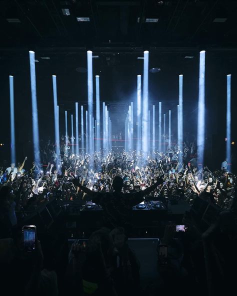 Warehouse Rave Aesthetic, Berghain Aesthetic, Techno Party Aesthetic, Electronic Music Aesthetic, Techno Concert, Rave Party Decorations, Underground Rave Aesthetic, Rave Photos, Warehouse Rave