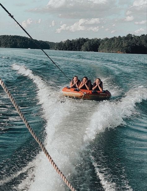 lake life #tubing #friends #summer #boating Outdoor Pics, Shotting Photo, Best Friend Photoshoot, Best Friend Photos, Cute Friend Pictures, Summer Goals, Summer Plans, Summer Friends, On A Boat