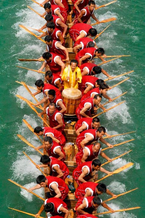 Dragonboat Festival, Taiwanese Culture, Dragon Boating, Chinese Folklore, Mc Ideas, Dragon Boating Racing, Boat Racing, Festival Aesthetic, Dragon Dance